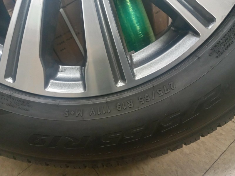 A SET OF MERCEDES G550 WAGON 19" FACTORY RIMS AN TIRES gallery