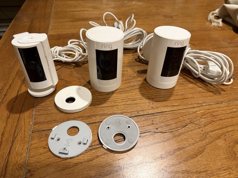 Ring Stick Up Cam Plug-In white