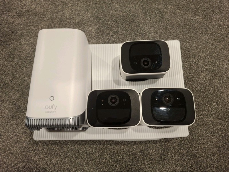 Eufy S220 SoloCam 2K WiFi Solar Wireless Security Camera kit (3 pack w/S380)