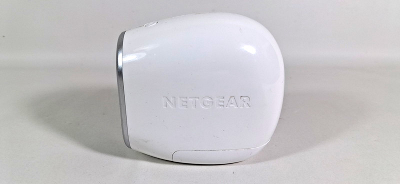 Netgear Arlo Pro VMC4030 1080 HD and Arlo VMC3030 with charger and 1 mounting gallery