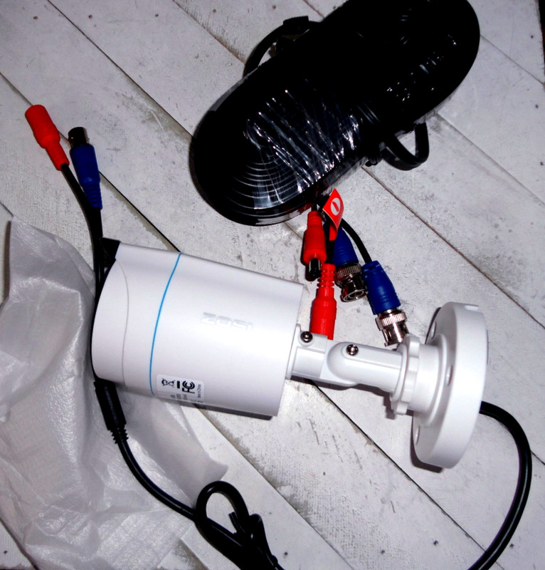 ZOSI ZG1062B Security Camera w/ 24 LEDs for Night Vision + 60 ft. BNC Cable