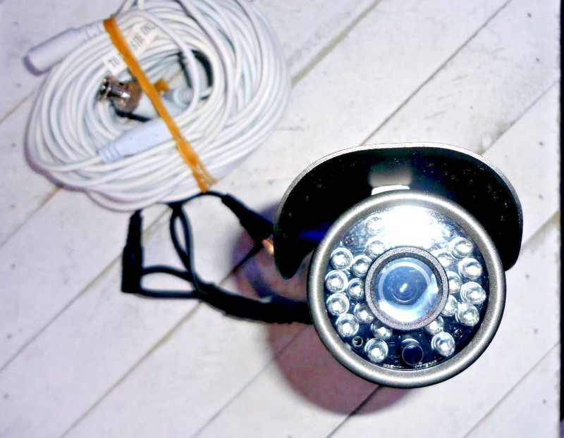 Samsung SDC-5440BCN Weather-Resistant Night Vision Camera / 600 TVLs + BNC Cable gallery