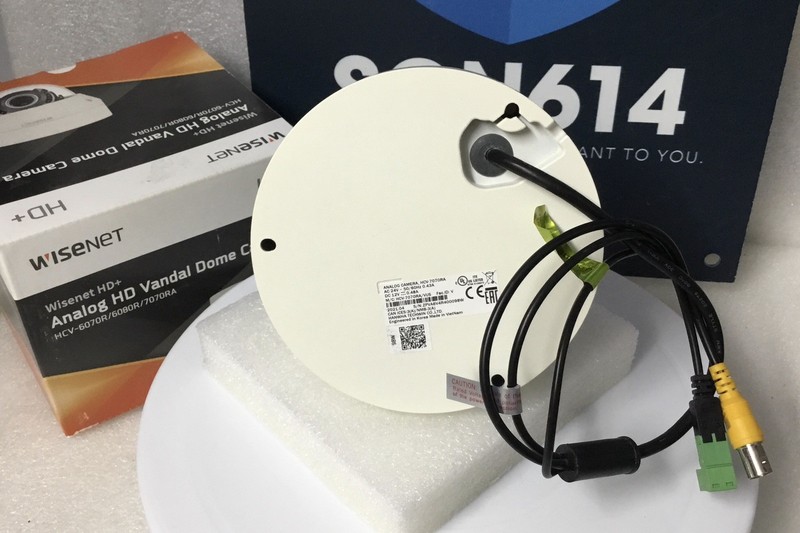 WISENET HD+ HCV-7070RA CCTV Color Camera W/ 3.2-10mm 4MP Analog QHD LED Outdoor gallery