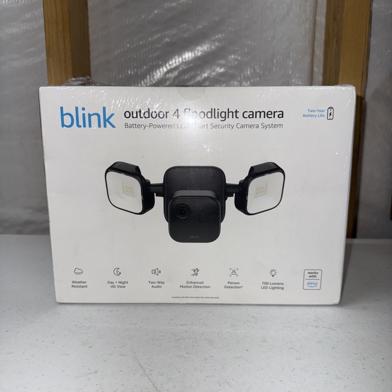 Blink – Outdoor 4 Battery-Powered 1080p Security Camera with Floodlight – Black
