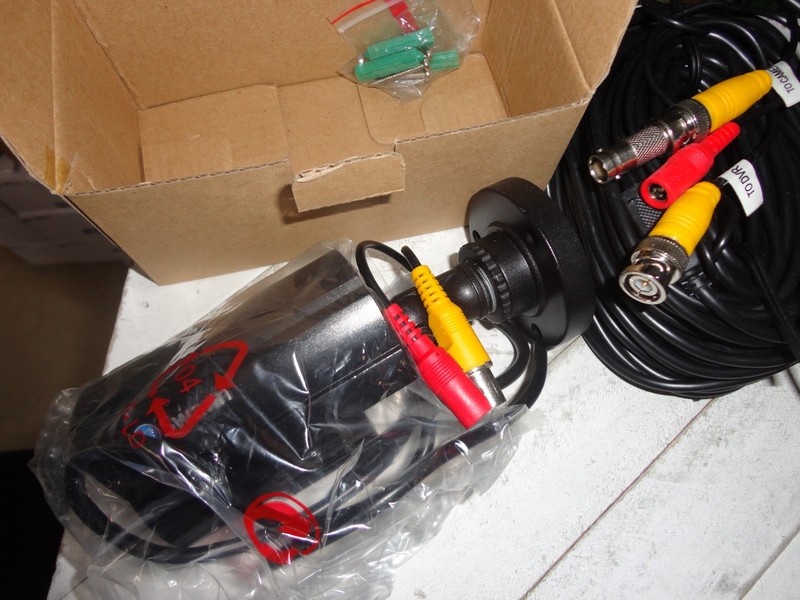4pk w/ BNC's / Swann SWPRO-510CAM / 540 TVLs / Viewing Angle of 60° w/ Power gallery
