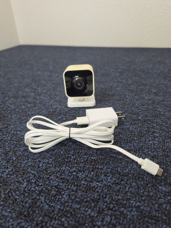 Roku Smart Home Indoor 1080p HD Wi-Fi Security Camera Wired Model SCS11X & Cable