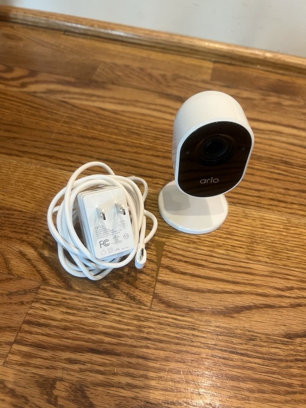 Arlo Essential Indoor Security Camera VMC2040- White