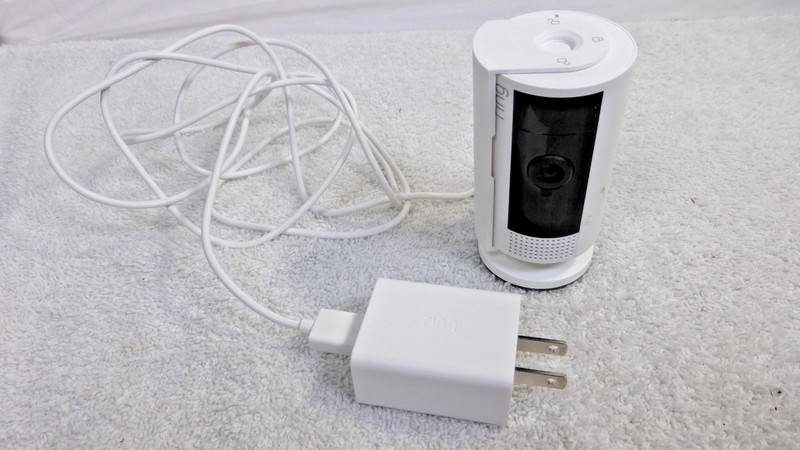Lot of Ring Indoor Cam (2nd Gen) Cameras White and Doorbell Cam gallery