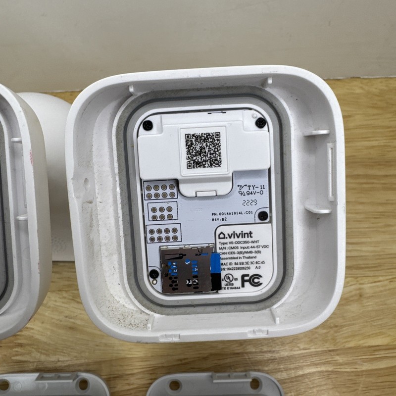 Lot of 3 Vivint Outdoor Camera Pro VS-ODC350-WHT UNTESTED READ gallery
