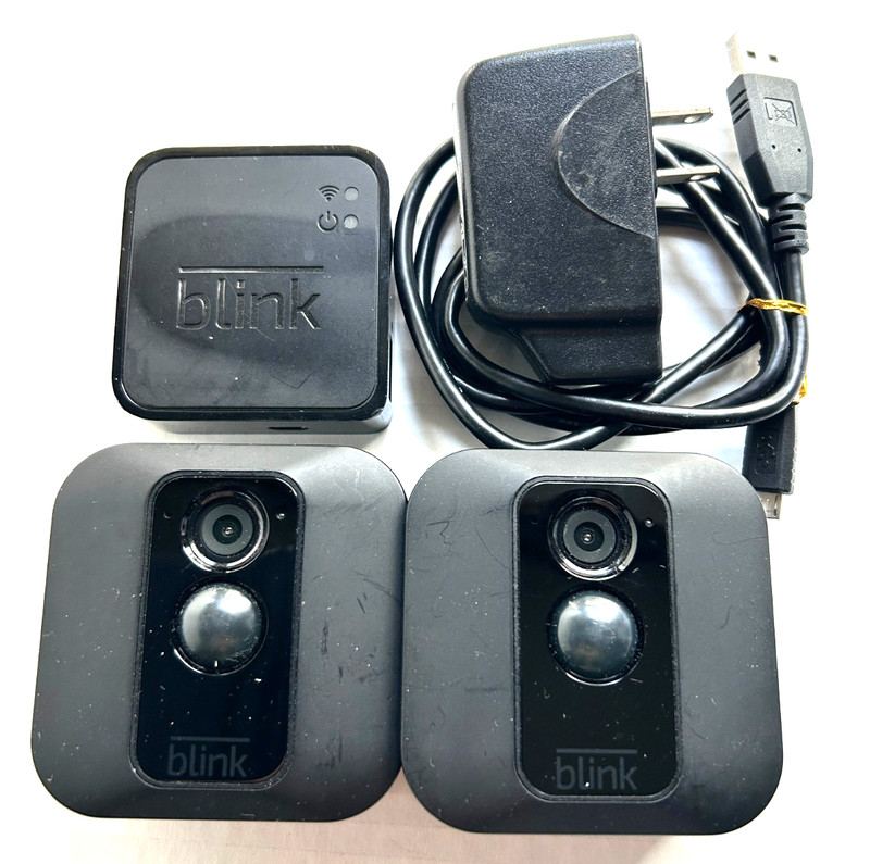 Blink sync module BSM00203U & two Surveillance Camera with Charging Cord