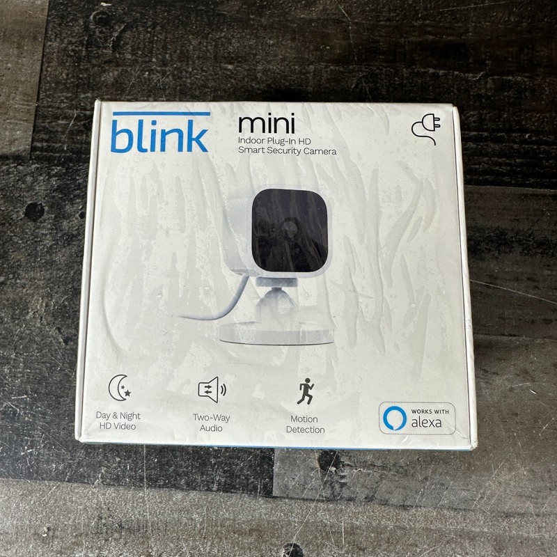 Blink Mini Indoor Plug-In HD Smart Security Camera White Alexa New Sealed