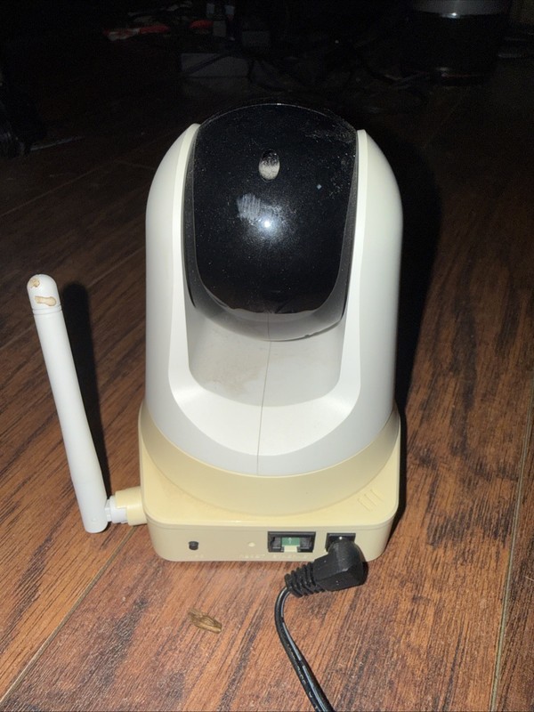 D-LINK DCS-5020L Wireless Cloud Security Camera N Day/Night Pan /Tilt gallery