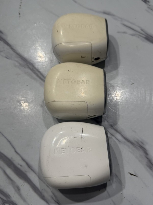 Arlo NETGEAR VMC3030 Wireless Night Vision Outdoor Camera 3-Pack White Wi-Fi