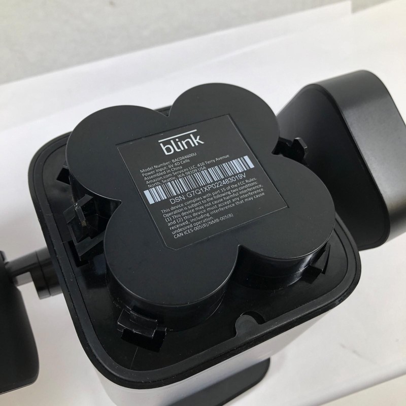 Blink Outdoor Wireless HD Security Camera with Floodlight BAC044600U No Mount gallery