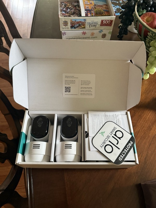 Arlo Essential Indoor Pan/Tilt 2K Wi-Fi 2-Cam Pack Motion Track Night, White gallery