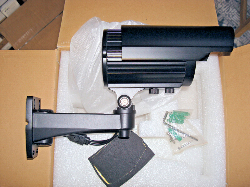 Vonnic Bullet Camera VCB262EB 700TVL Effio-E DSP 960H Outdoor Night Vision gallery