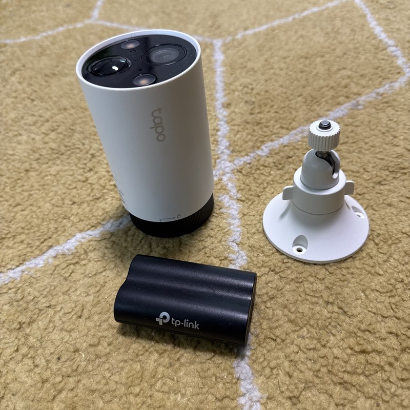 TP-Link Outdoor Wireless Security Camera Tapo C420 Battery and Mount included