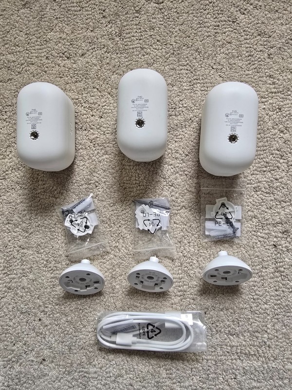 ARLO Essential Outdoor Cameras - 2nd Generation (VMC2050-100NAS) - 3 cameras gallery