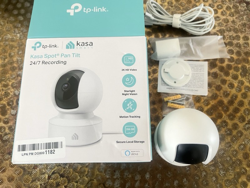 Kasa 2K QHD Security Camera Pan/Tilt, Starlight Sensor for Color Night Vision gallery
