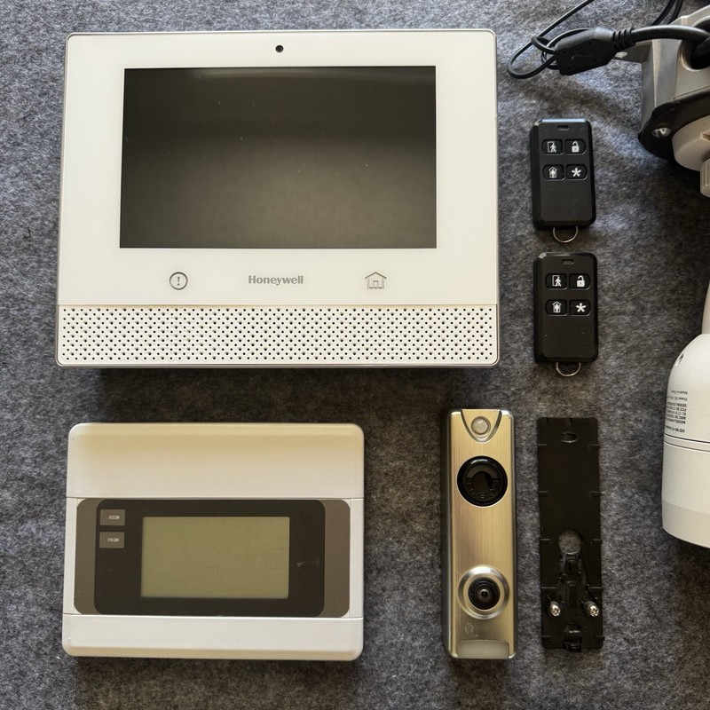 Honeywell Security System BUNDLE - Weatherproof Cameras, Doorbell Camera & More gallery