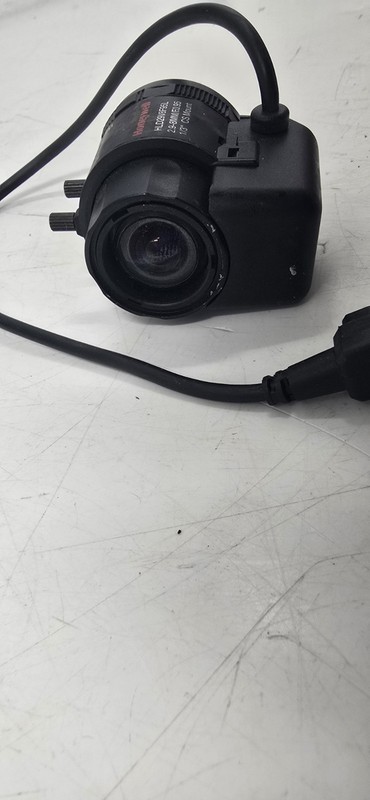 Honeywell HLD29V8F95L Camera Lens 2.9-8MM F0.95 1/3" CS Mount - TESTED EB-19027 gallery