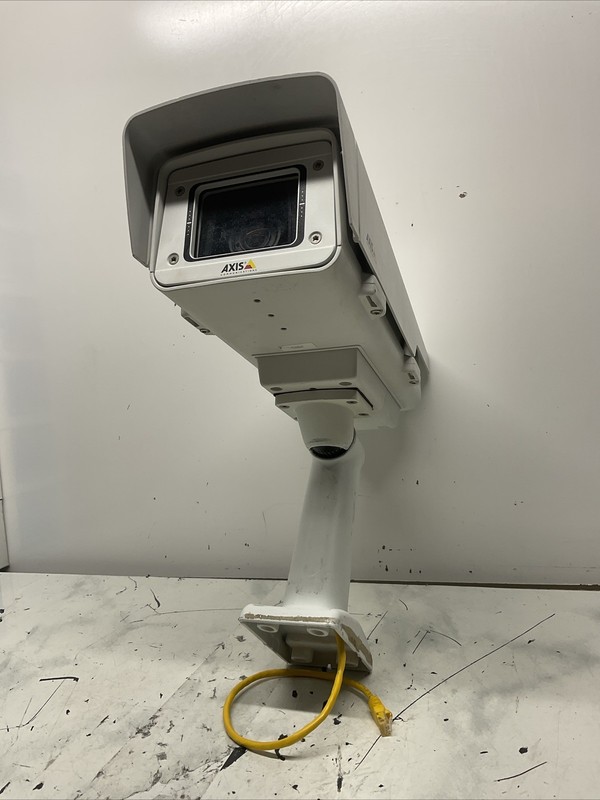 AXIS P1354-E CCTV SECURITY CAMERA 0528-501-02 w/ Mount. J-46