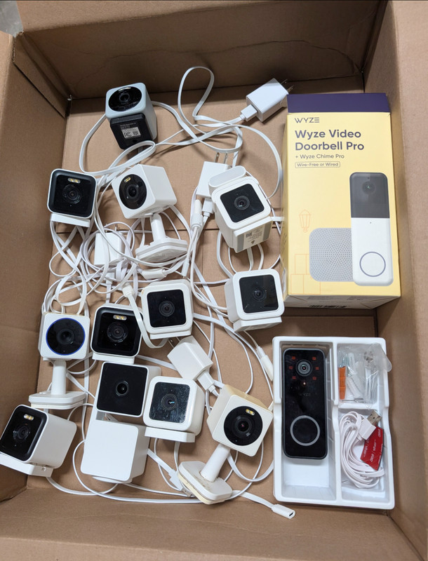 NEW! WYZE Cam 14 Camera Lot Security Camera 2k