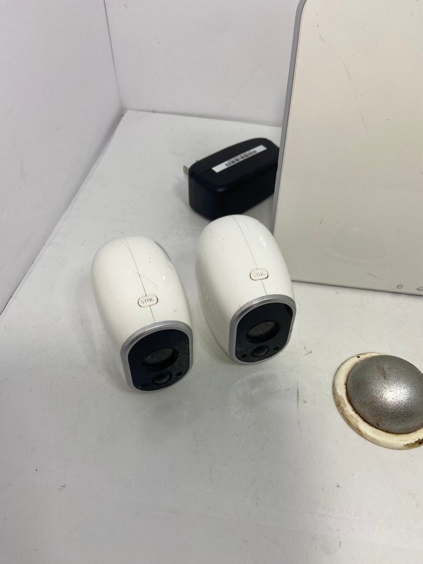 🍉 Lot of 2 Netgear Arlo VMC3030 Wireless Security Cameras VMB3000 Base Station gallery