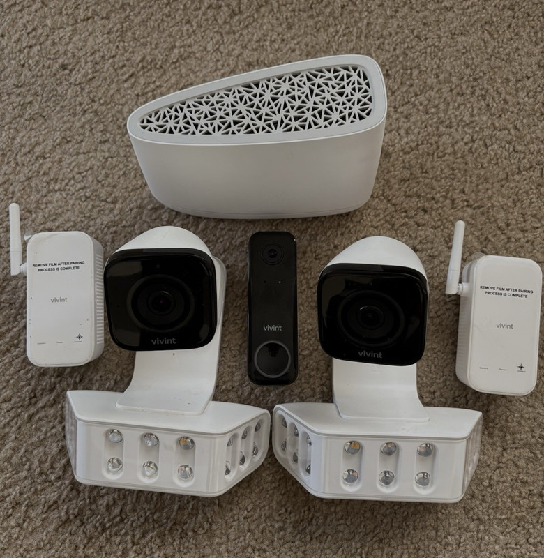 Vivint 2‑Camera Wi‑Fi IP Wireless Surveillance Bundle Indoor/Outdoor White/Black