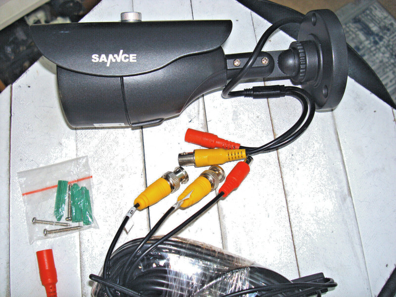 Sannce C81A Metal Security Camera + Night Vision + 60 ft. BNC Cable gallery