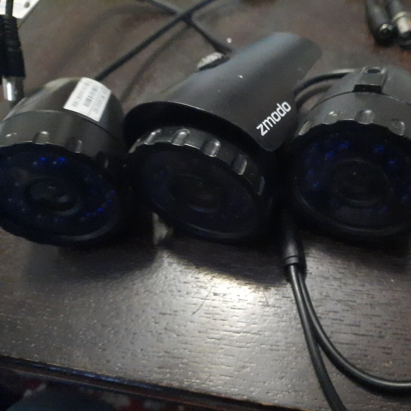 ZMODO ZMD-CBR-BBS23NM CMOS OUTDOOR BULLET NOS CAMERA SET OF 3 NO MOUNTS -READ