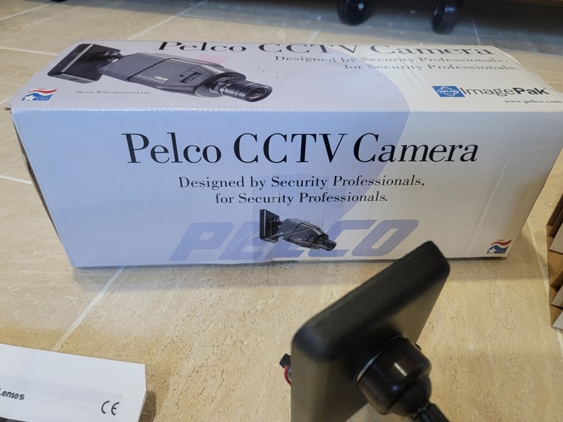 Pelco C3701H-2V2W CameraPak with Hi-Res EDR Camera, 2.5-6mm Lens w/ Wall Mount gallery