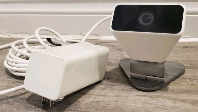 Xfinity XCAM2 SCHC2AEW HD Indoor Outdoor Security Camera w/ XW4 Power Adapter