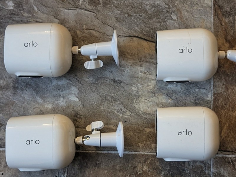 4 Arlo Essential Spotlight VMC2030 Wireless Cameras With 3 Mounts