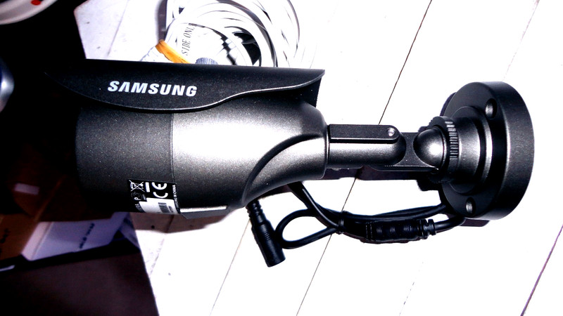 Samsung SDC-5440BCN Weather-Resistant Night Vision Camera / 600 TVLs + BNC Cable gallery