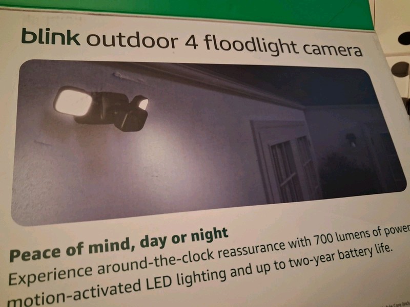 Blink Outdoor 4 Floodlight Camera B0DV4VRMND Wireless 1080p HD gallery