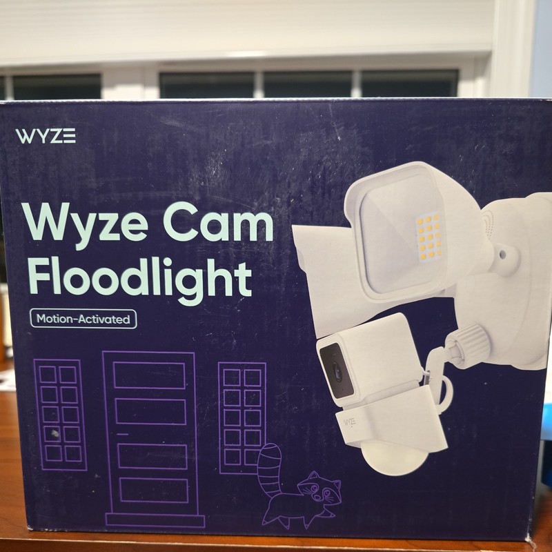Wyze WZEC3FL Outdoor Floodlight Security Camera 2600 Lumen White