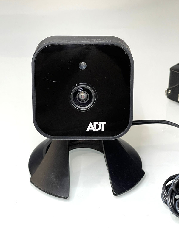 ADT PULSE RC8326 V2 Black Wireless Indoor Day/night HD Network Camera w/ Charger gallery