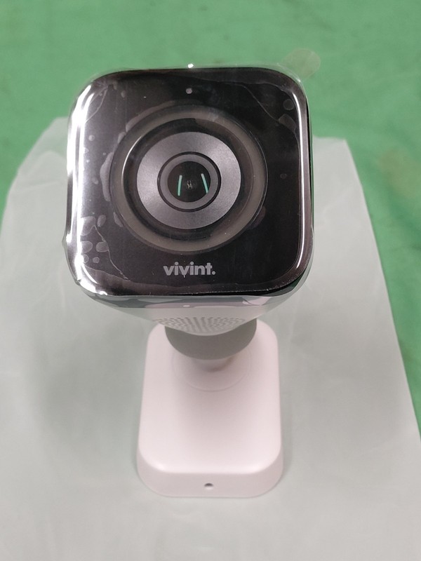 Vivint Outdoor Camera Pro Gen 1 VS-ODC300-WHT White Open Box -W/ Box gallery
