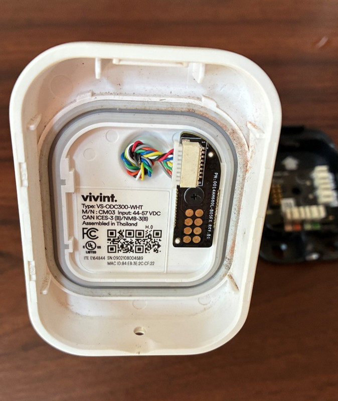 Vivint Outdoor Security camera pro Gen 1 - VS-ODC300-WHT - Used gallery