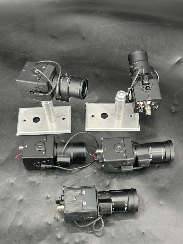 Lot 5 Pelco CCC1380UH-6 Security Color Camera W/ 5-40mm 540TVL OSD 12VDC 24VAC gallery