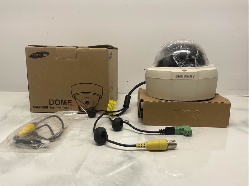Samsung SCV-3082N Premium WDR Day/Night Vandal-Resistant Analog Dome Camera. i-9