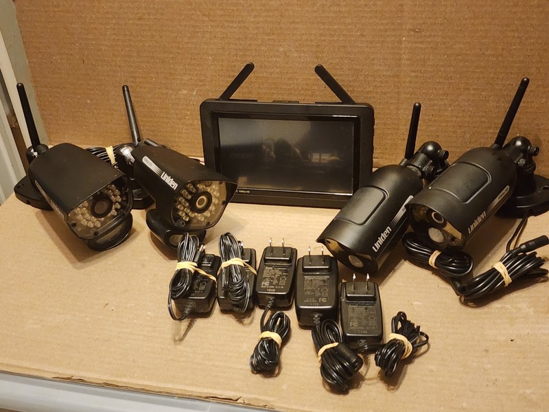 Uniden Guardian Security Camera Touchscreen Monitor + 4 Cameras 1080p HD UDR777 gallery