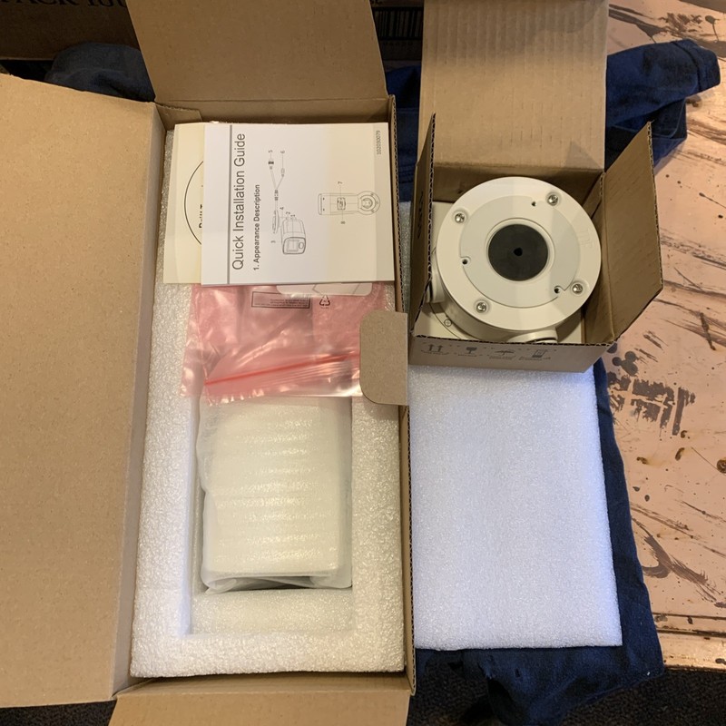 LTS camera CMIP8C42W – 28MDA with mounting box LTB801