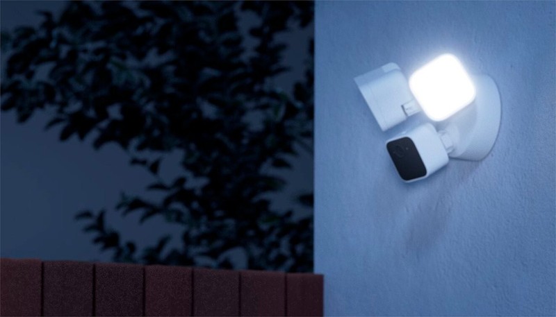 Blink Wired Floodlight Outdoor Smart Security Camera built-in siren gallery