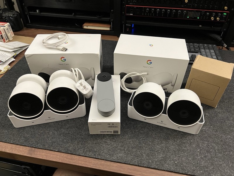 Google Nest Indoor/Outdoor Wireless Camera (Battery) With Doorbel