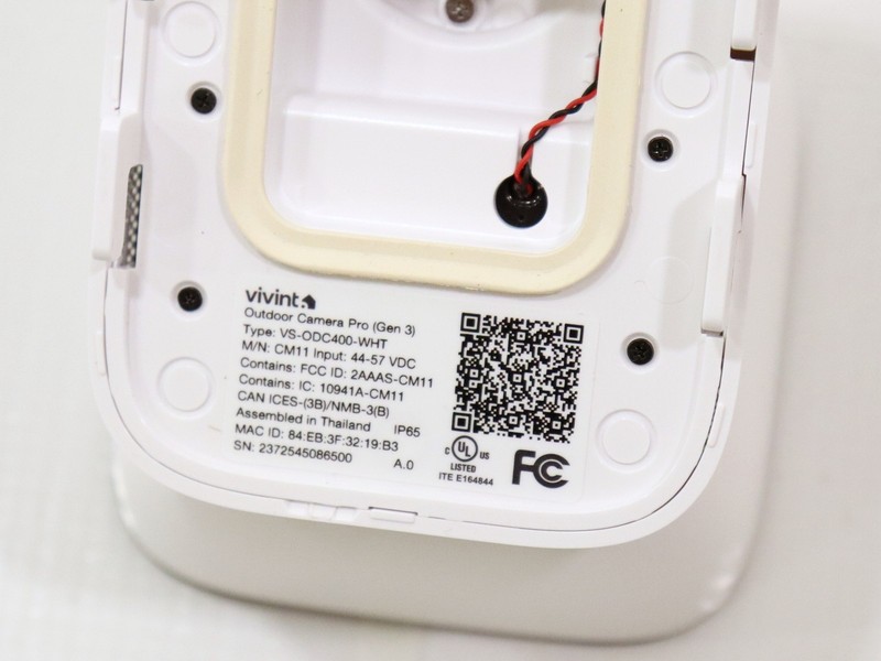 Vivint Outdoor Camera Pro Gen 3 VS-ODC400-WHT gallery