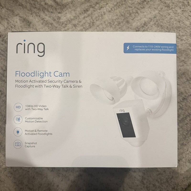 Ring Floodlight Cam Wired Plus – White, Pack of 1
