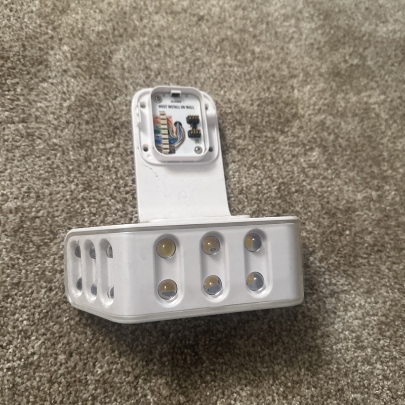 Vivint Spotlight Pro For Vivint Outdoor Camera Pro Gen 2 VS-ODL100-WHT gallery