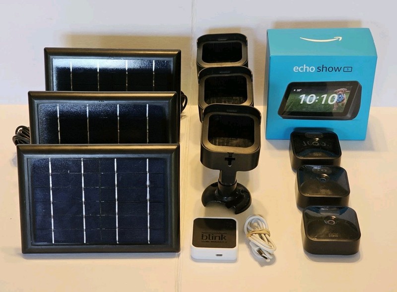 Blink Outdoor 3 Camera System w/ Solar Panels Adjustable Mounts & Echo Show